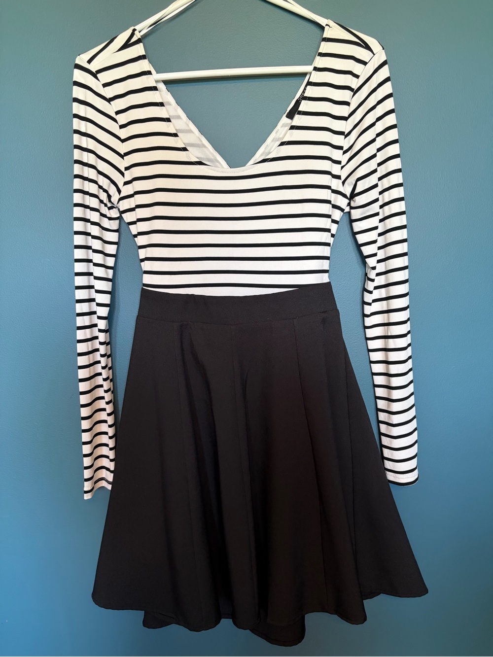 Guess Striped Black & White Long Sleeve Fit-and-Flare Dress S